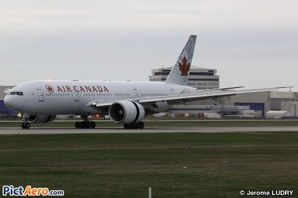 Boeing 777-233/LR (Air Canada)