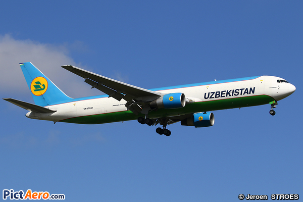 Boeing 767-33P/ER (BCF) (Uzbekistan Airways)