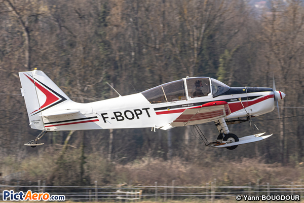 Jodel D-140R Abeille (Aero club du Dauphiné)