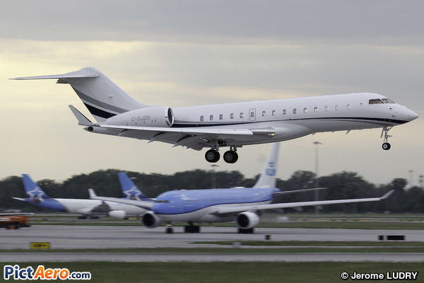 Bombardier BD-700-1A10 Global Express (Skyservice Business Aviation)