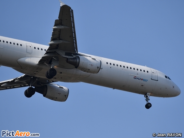 Airbus A321-211 (Fly2Sky)
