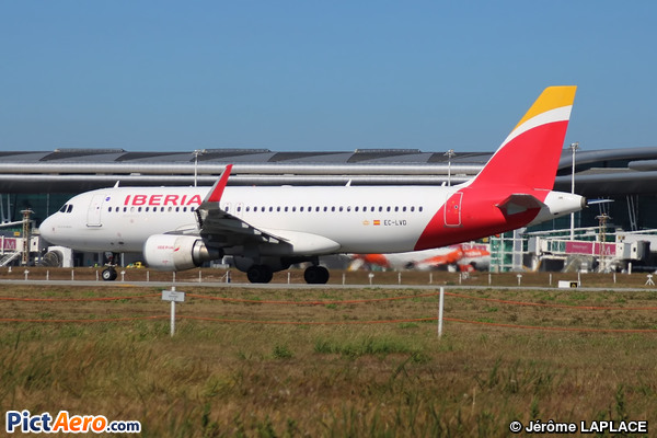 Airbus A320-216 (Iberia)