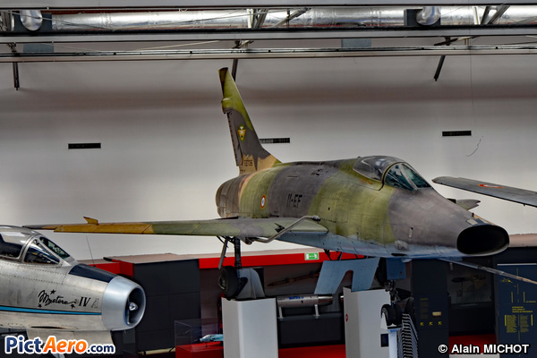 North American F-100D-35-NH Super Sabre (Musée de l'Air et de l'Espace du Bourget)