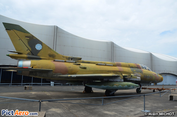 Mikoyan-Gurevich MiG-21F-13 Fishbed C (Musée de l'Air et de l'Espace du Bourget)