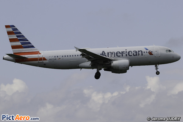 Airbus A320-214 (American Airlines)