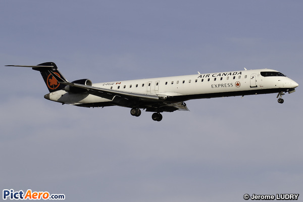 Bombardier CRJ-705 (Air Canada Jazz)