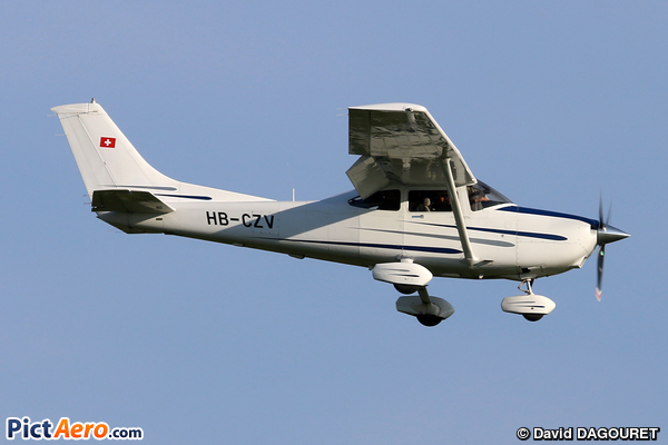 Cessna 182S Skylane  (Private / Privé)