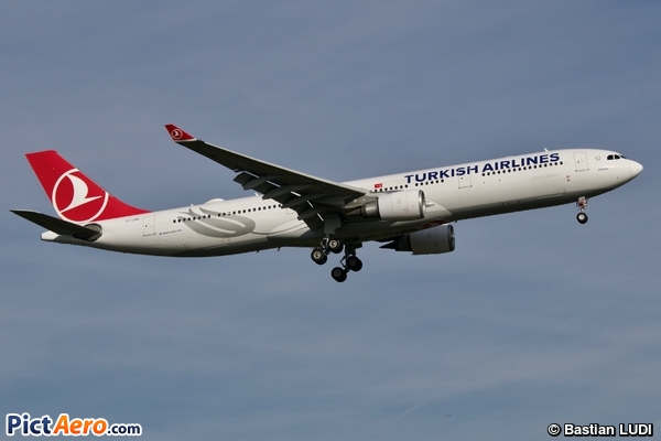 Airbus A330-303 (Turkish Airlines)