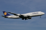 Boeing 747-830 (D-ABYF)
