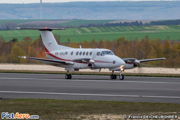 B200C (Luxwing)