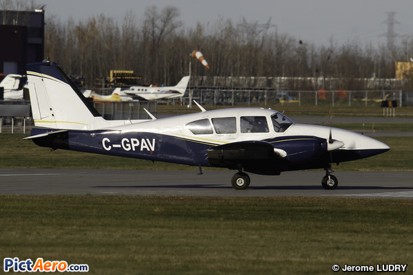 Piper PA-23-250 Aztec C (Cargair)