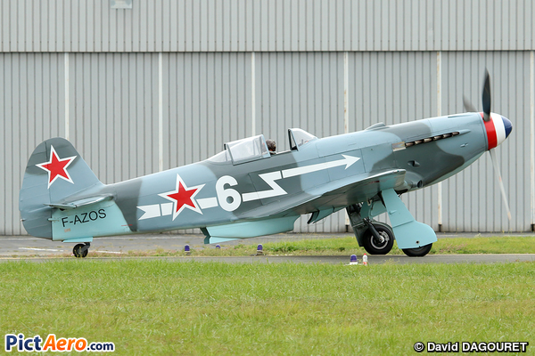 Yakolev Yak-9R (Private / Privé)