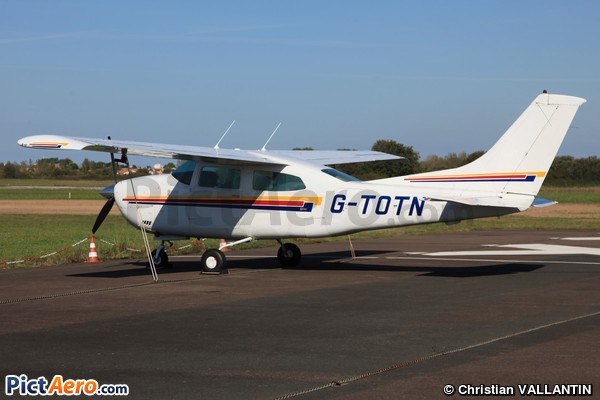 Cessna 210M Centurion (Private / Privé)