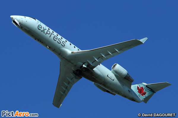 Canadair CL-600-2B19 CRJ-200LR (Air Canada Express)