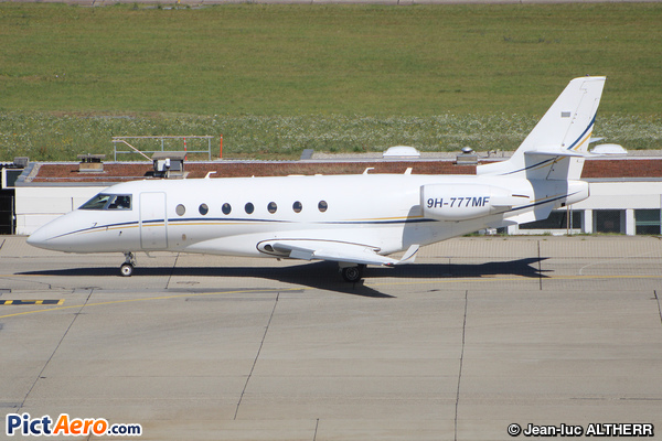 Gulfstream G200 (IAI-1126 Galaxy) (Luxwing)