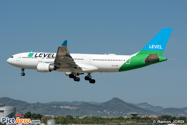 Airbus A330-202 (Level)