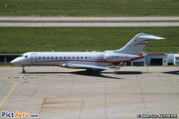 Bombardier BD-700 1A10 Global Express XRS (MNG Jet)