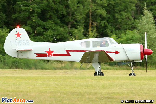 Yakovlev Yak-18T (Private / Privé)