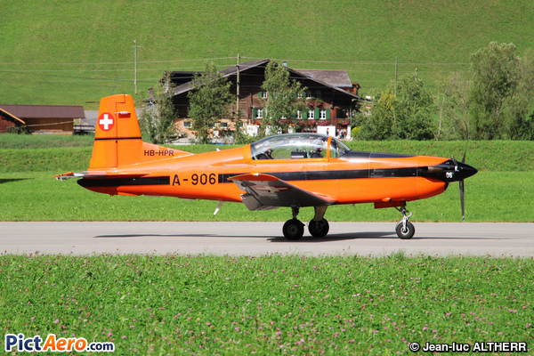 Pilatus PC-7 (Fondation pour le maintien du patrimoine aéronautique)