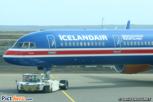 Boeing 757-3E7 (Icelandair)