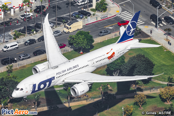 Boeing 787-8 Dreamliner (LOT Polish Airlines)