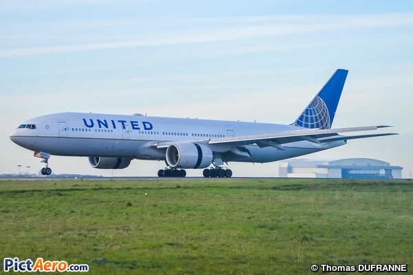 Boeing 777-222/ER (United Airlines)