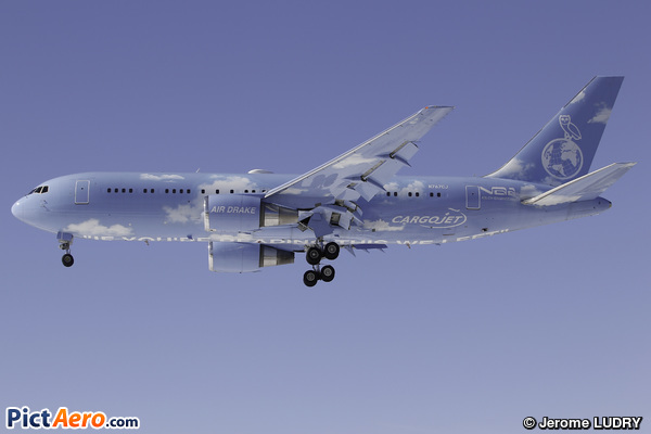 Boeing 767-24QER (Elan Express)