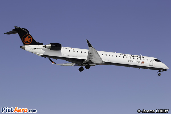 Canadair CL-600-2D15 Regional Jet CRJ-705ER (Air Canada Express)