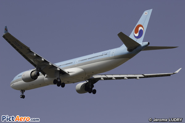 Airbus A330-323 (Korean Air)