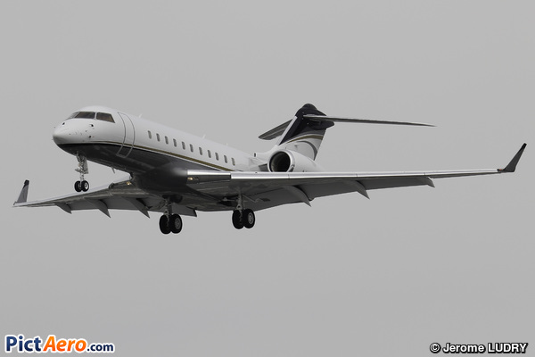 Bombardier BD-700-1A11 Global 5000 (Skyservice Business Aviation)