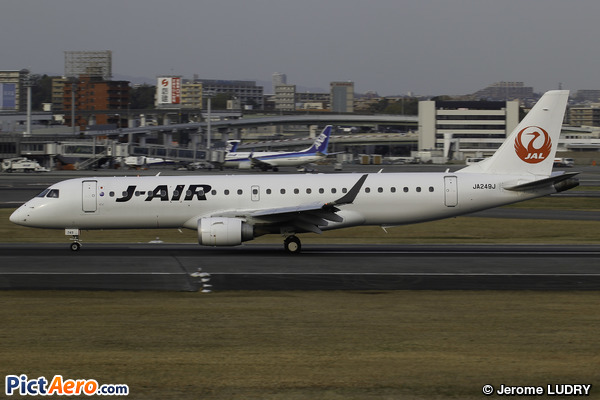 Embraer ERJ-190-100 STD (J-air)