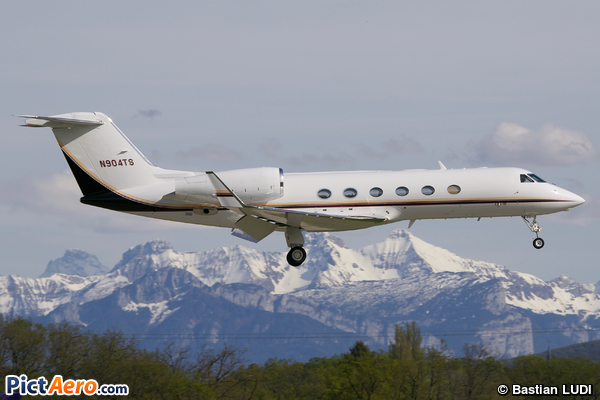 Gulfstream Aerospace G-450 (Daniel Snyder)