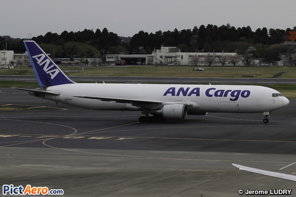 Boeing 767-381/F (ANA Cargo)