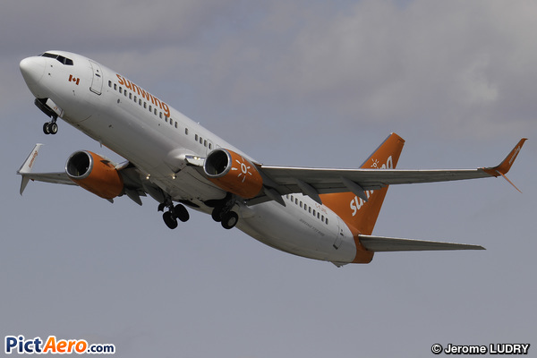 Boeing 737-8DC(WL) (Sunwing Airlines)