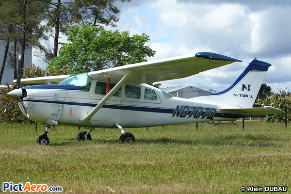Cessna U206G  (Private / Privé)