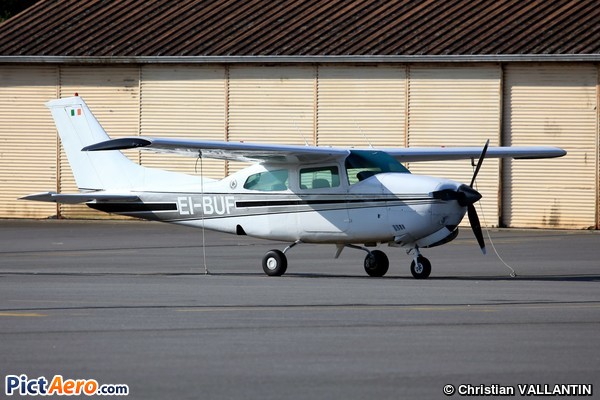 Cessna 210N Centurion II (Private / Privé)
