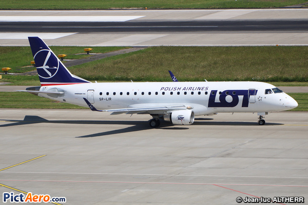 Embraer ERJ-175-200STD (LOT Polish Airlines)