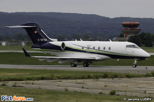 Bombardier BD-100-1A10 Challenger 300 (Skyservice Business Aviation)