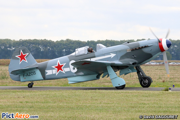 Yakolev Yak-9R (Private / Privé)