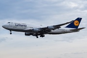 Boeing 747-430 (D-ABVW)