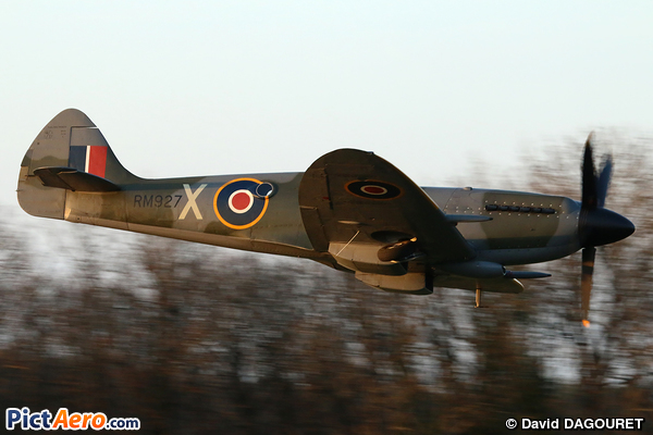 Supermarine 379 Spitfire FR14E (Private / Privé)
