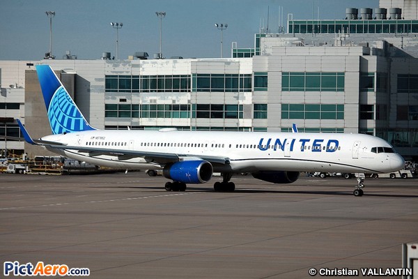Boeing 757-324/WL (United Airlines)