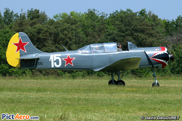 Yakovlev Yak-18 (Private / Privé)