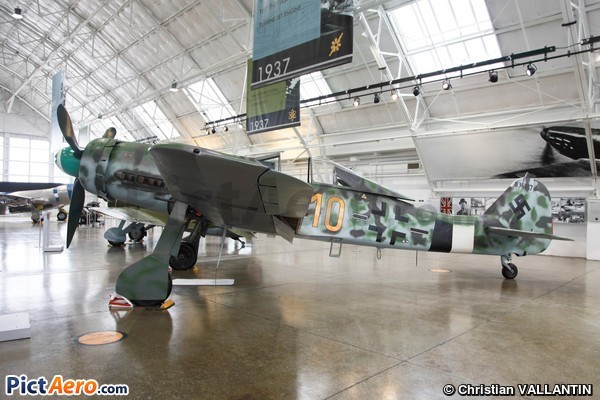 Focke Wulf Fw-190-D-13 Dora (Flying Heritage & Combat Armor Museum)
