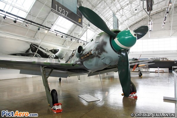 Focke Wulf Fw-190-D-13 Dora (Flying Heritage & Combat Armor Museum)