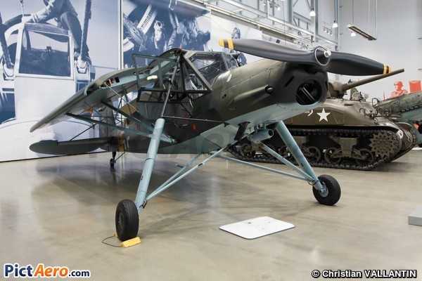 Fieseler Fi 156-C2 Storch (Flying Heritage & Combat Armor Museum)