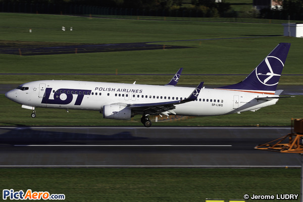 Boeing 737-86N/WL (LOT Polish Airlines)