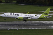 Airbus A220-371  (YL-AAW)