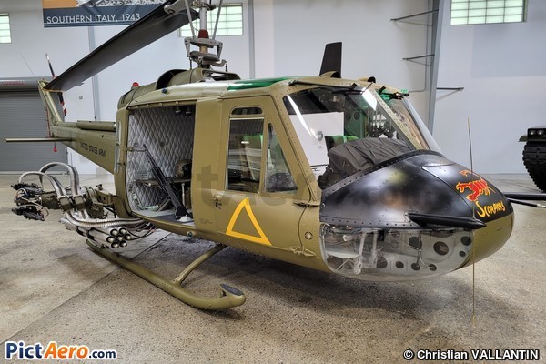 Bell UH-1B Iriquois (Flying Heritage & Combat Armor Museum)