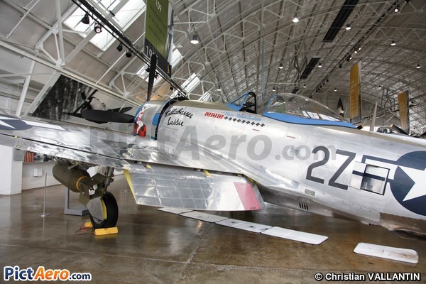 Republic P-47D Thunderbolt (Flying Heritage & Combat Armor Museum)